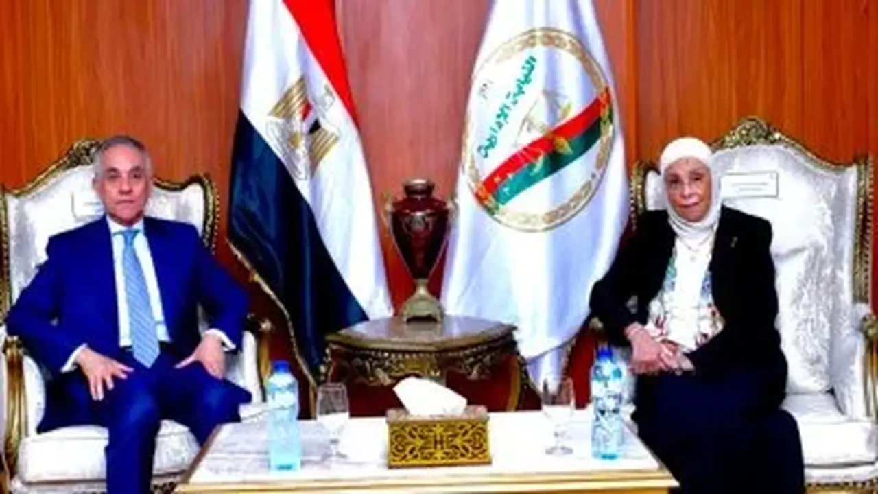 تهنئة وزير العدل لرئيسة هيئة النيابة الإدارية بمناسبة توليها المنصب الجديد