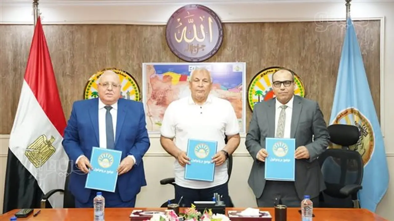محافظ مطروح يوقع بروتوكول تعاون لتشغيل محطة تعبئة البوتاجاز