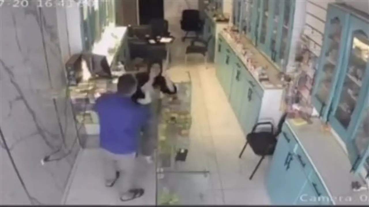 بلاغات متبادلة في الغربية: فتاة تتهم والدها بالإكراه على الزواج والأب يبرر اعتداءه عليها