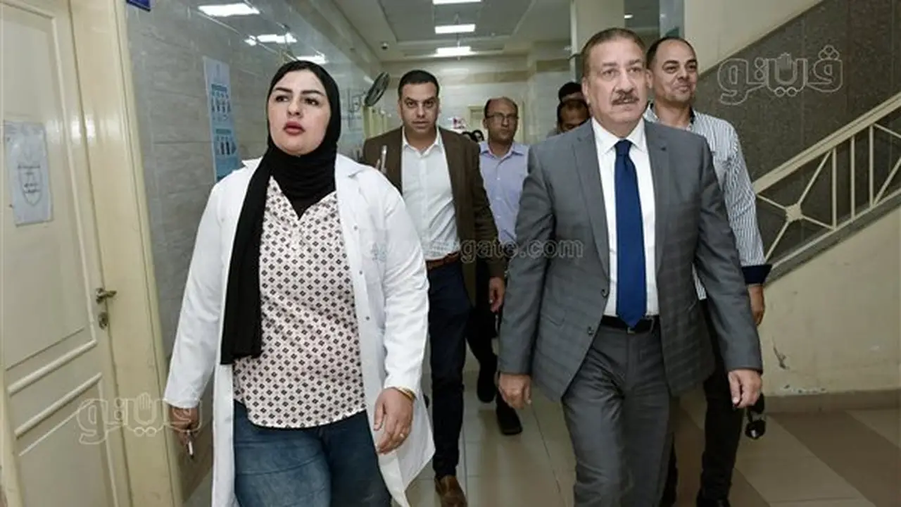 محافظ بورسعيد يقوم بجولة مفاجئة في وحدة طب الأسرة بحي العرب (صور)