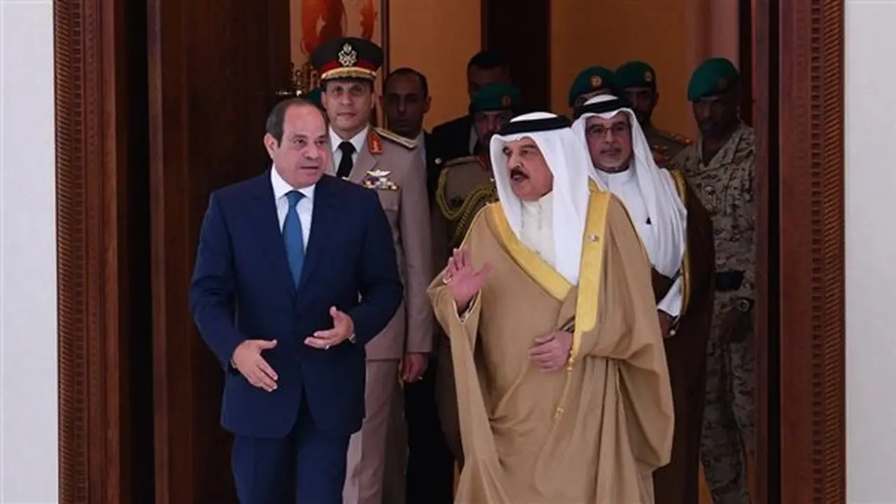 تفاصيل زيارة الرئيس السيسي إلى قطر والبحرين: 9 صور توثق اللحظات المهمة