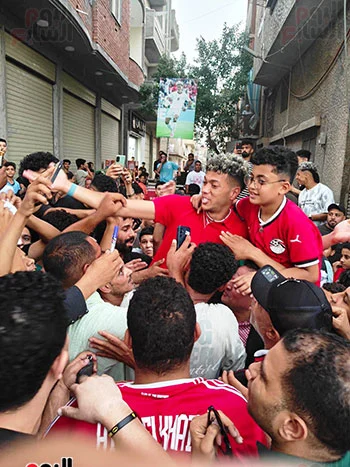 إمام عاشور يحتفل مع أهالي السنبلاوين (2) إمام عاشور يحتفل مع أهالي السنبلاوين (2)