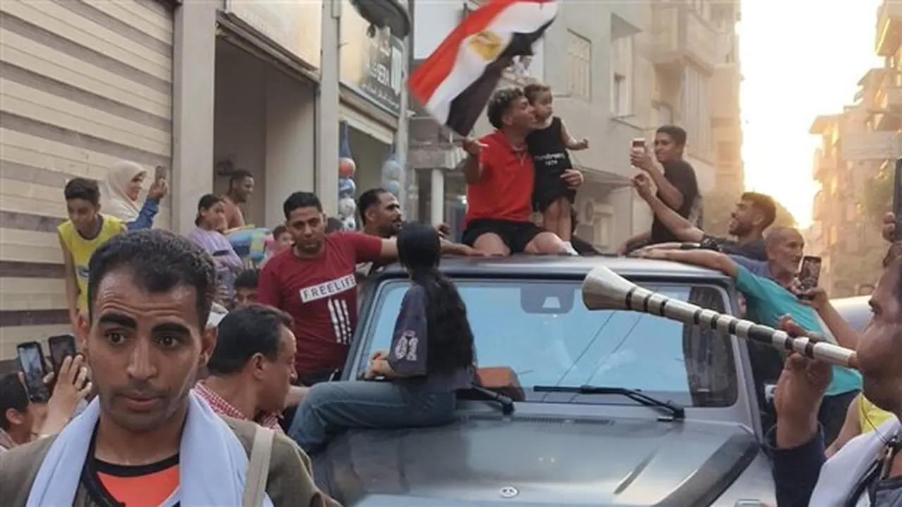 احتفالات شعبية في السنبلاوين لاستقبال إمام عاشور بعد تكريمه من الرئيس السيسي