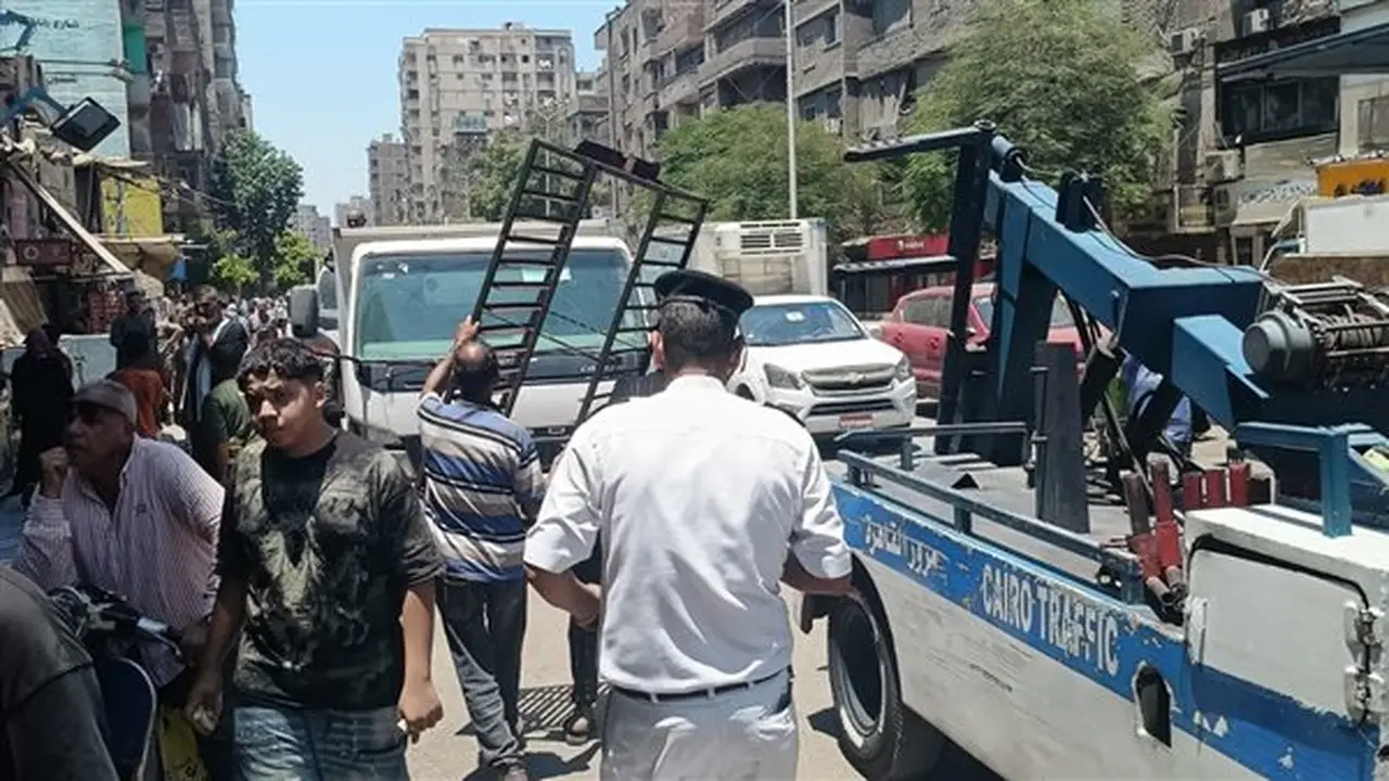 حملة لإزالة الإشغالات من شوارع دار السلام في القاهرة