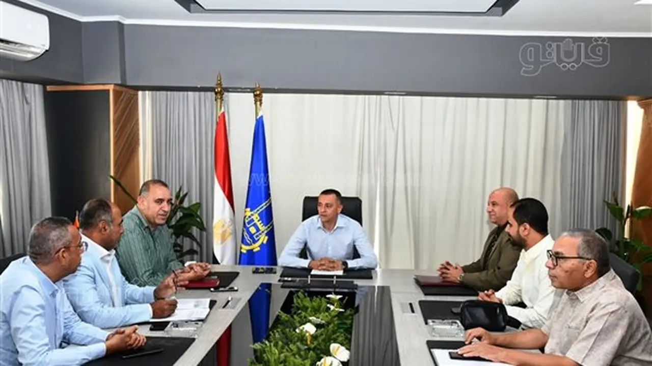 محافظ أسوان يتابع مشروع إحلال وتجديد مساكن المغتربين في نصر النوبة