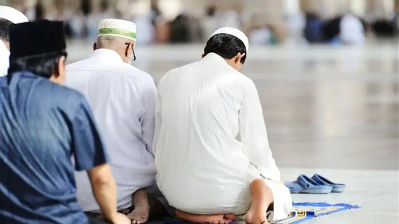 مواقيت الصلاة اليوم الأربعاء: أوقات أذان الظهر في القاهرة والمحافظات
