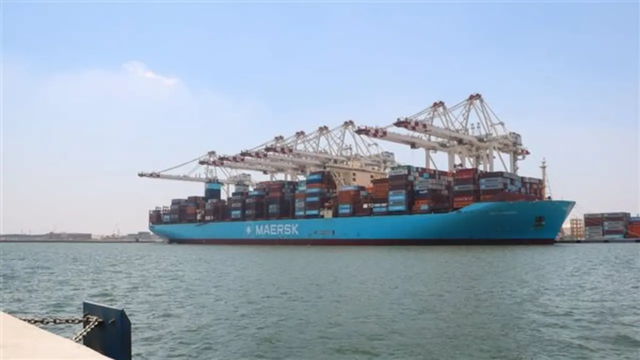 ميناء دمياط يستقبل سفينة الحاويات العملاقة METTE MAERSK ويعزز جاهزيته العالمية