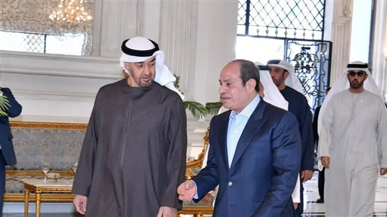 السيسي يودع رئيس الإمارات في ختام زيارته لمصر بمطار العلمين الدولي