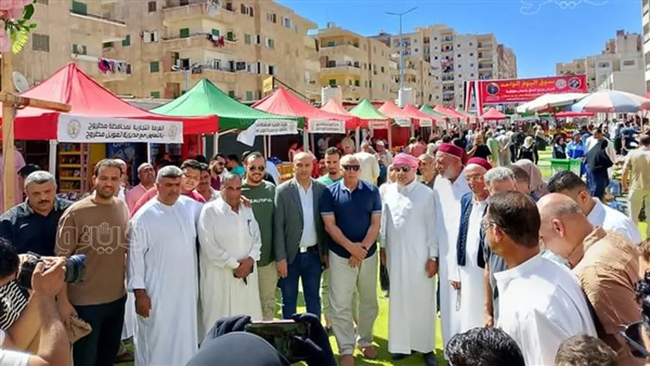 إقبال جماهيري كبير في “سوق اليوم الواحد” بمحافظة مطروح بتنظيم الغرفة التجارية ومديرية التموين