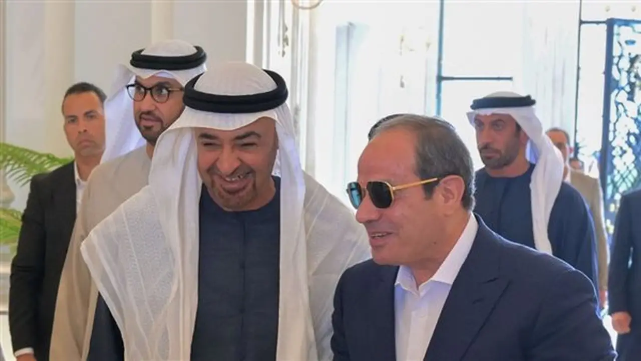 صور توديع السيسي للشيخ محمد بن زايد في مطار العلمين الدولي