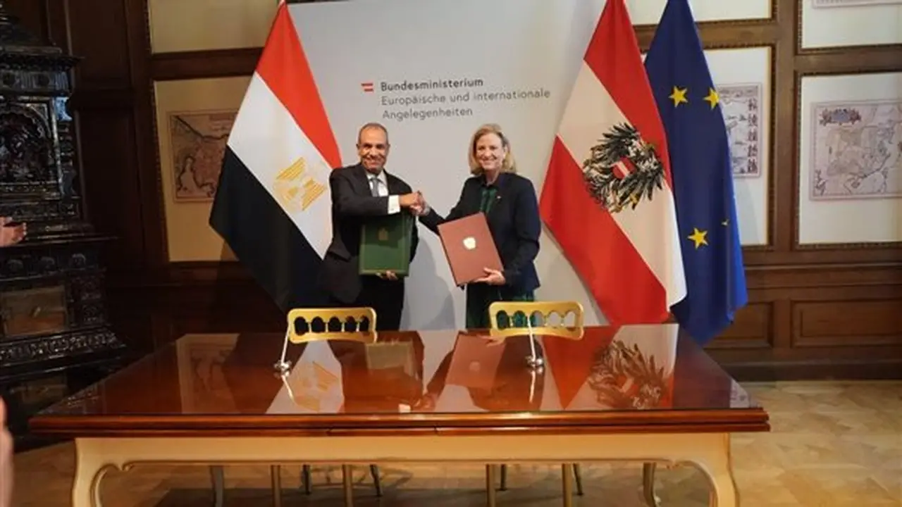 وزير الخارجية المصري يلتقي نظيرته النمساوية في مشاورات سياسية (صور)