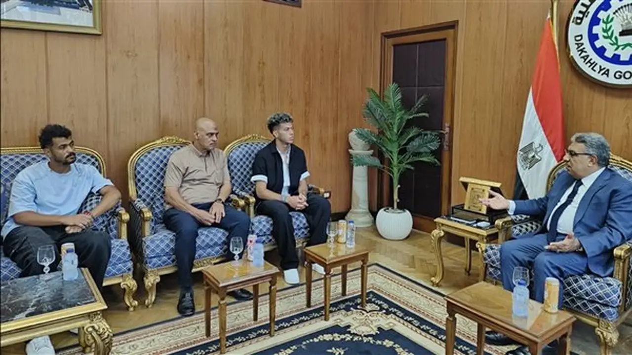 محافظ الدقهلية يشيد بإمام عاشور: أنت مشروع ناجح.. استمر بإصرار وتركيز