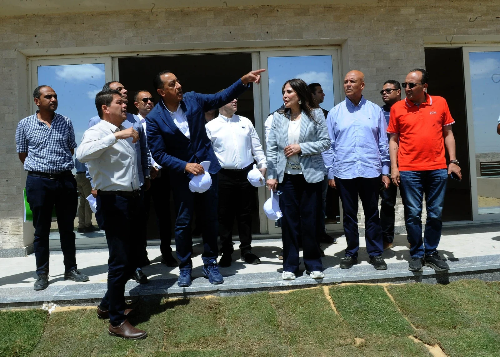 رئيس الوزراء يتفقد مشروع M8 by the Lake المطل على البحيرات الجنوبية ومحطة تجديد المياه (2)