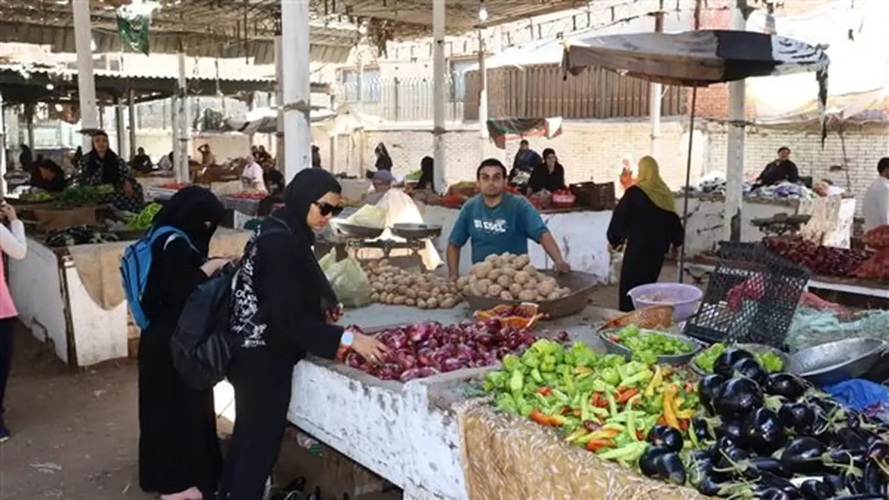 محافظ القليوبية يزور سوق بهتيم بعد تسكين الباعة الجائلين