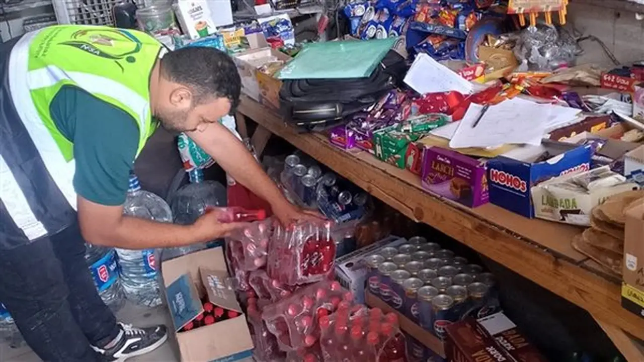 حملات رقابية مكثفة تسفر عن ضبط سلع غذائية مجهولة المصدر بالإسماعيلية