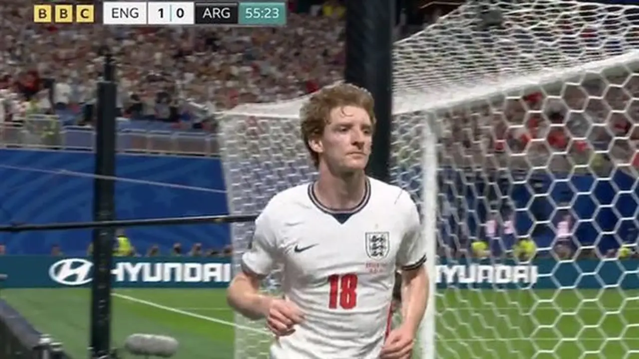 جوردون يفتتح التسجيل لإنجلترا أمام الأرجنتين في نصف نهائي كأس العالم