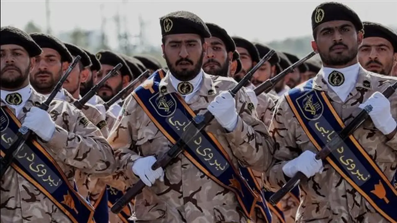 الجيش الإيراني يحدد شرطين أمام أمريكا لفتح مضيق هرمز