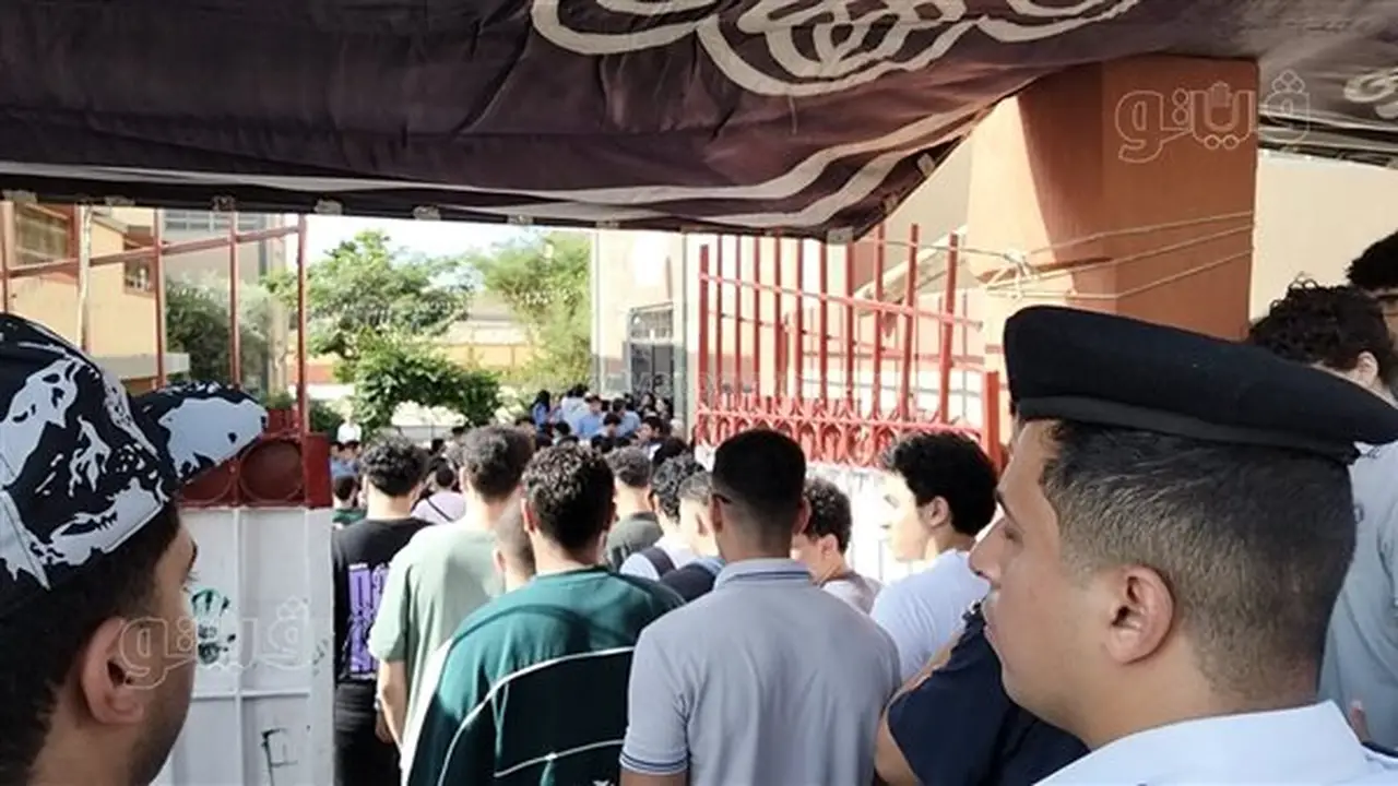 طلاب الثانوية العامة بالإسماعيلية يختتمون امتحانات نهاية العام بمادة الرياضيات والأحياء والإحصاء