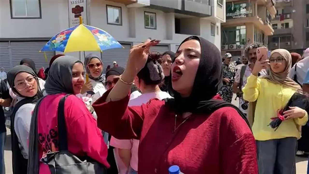 احتفالات مميزة لطالبة ثانوية عامة بالزغاريد في الجيزة (فيديو)