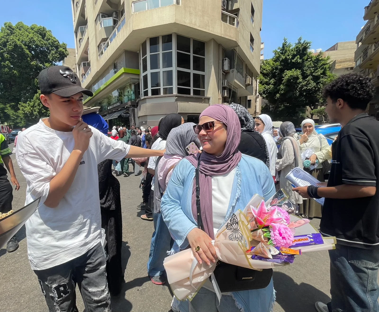 بالورود استقبال طلبة الثانوية العامة بالورود استقبال طلبة الثانوية العامة