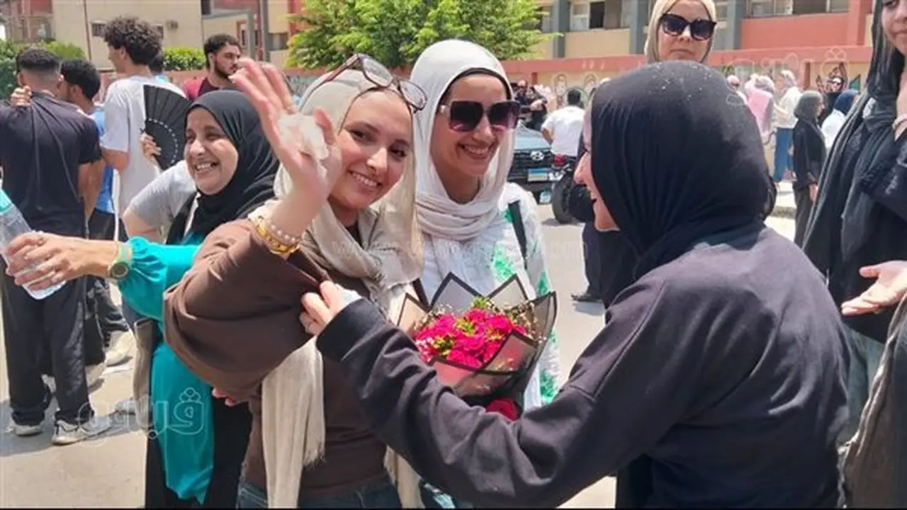 احتفالات طلاب الثانوية العامة بالإسماعيلية بعد انتهاء الامتحانات (فيديو وصور)