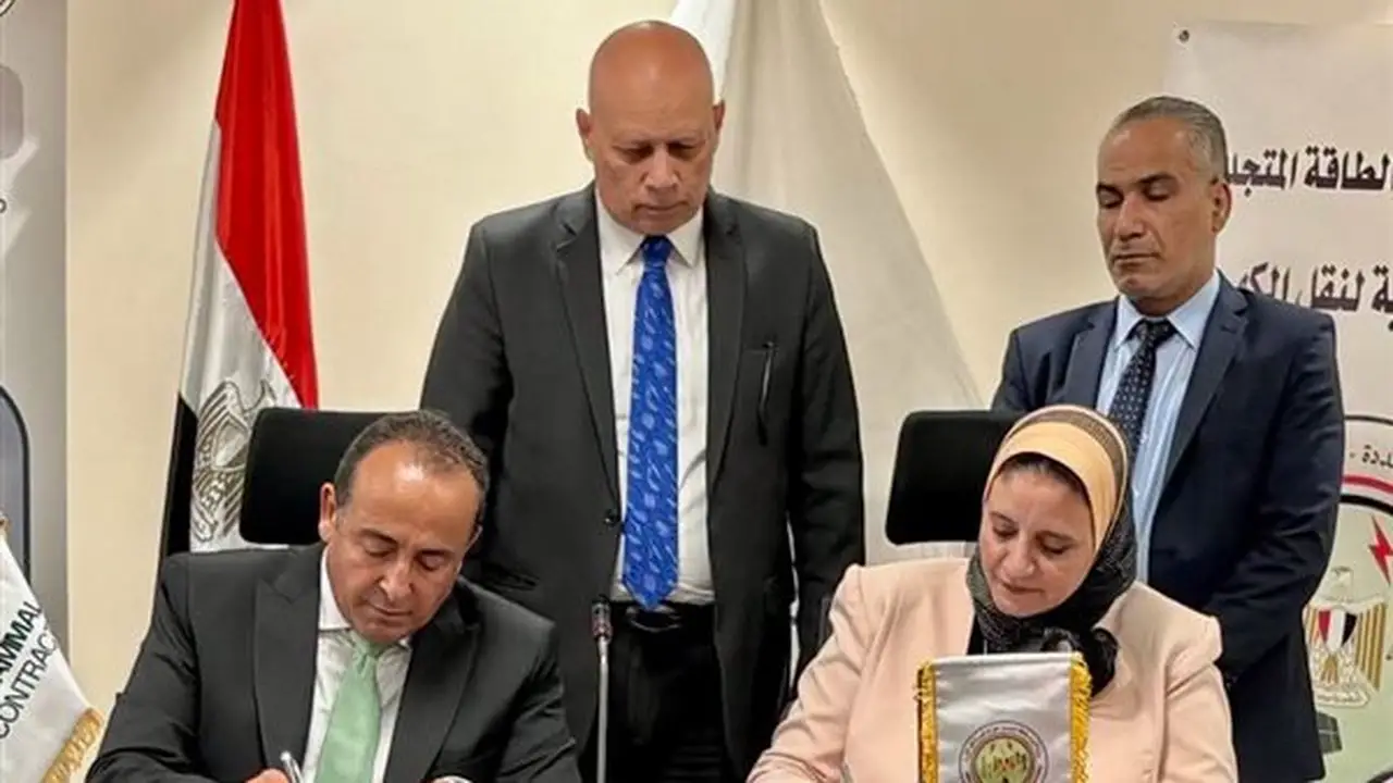 توقيع عقد لإنشاء خط هوائي لتفريغ طاقة الرياح في خليج السويس