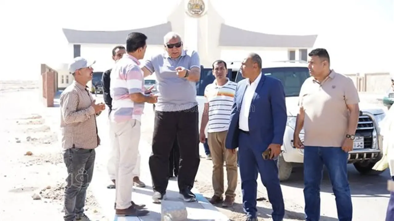 محافظ مطروح يتفقد الطريق الدولي ويؤكد على أهمية التشجير ورفع الكفاءة