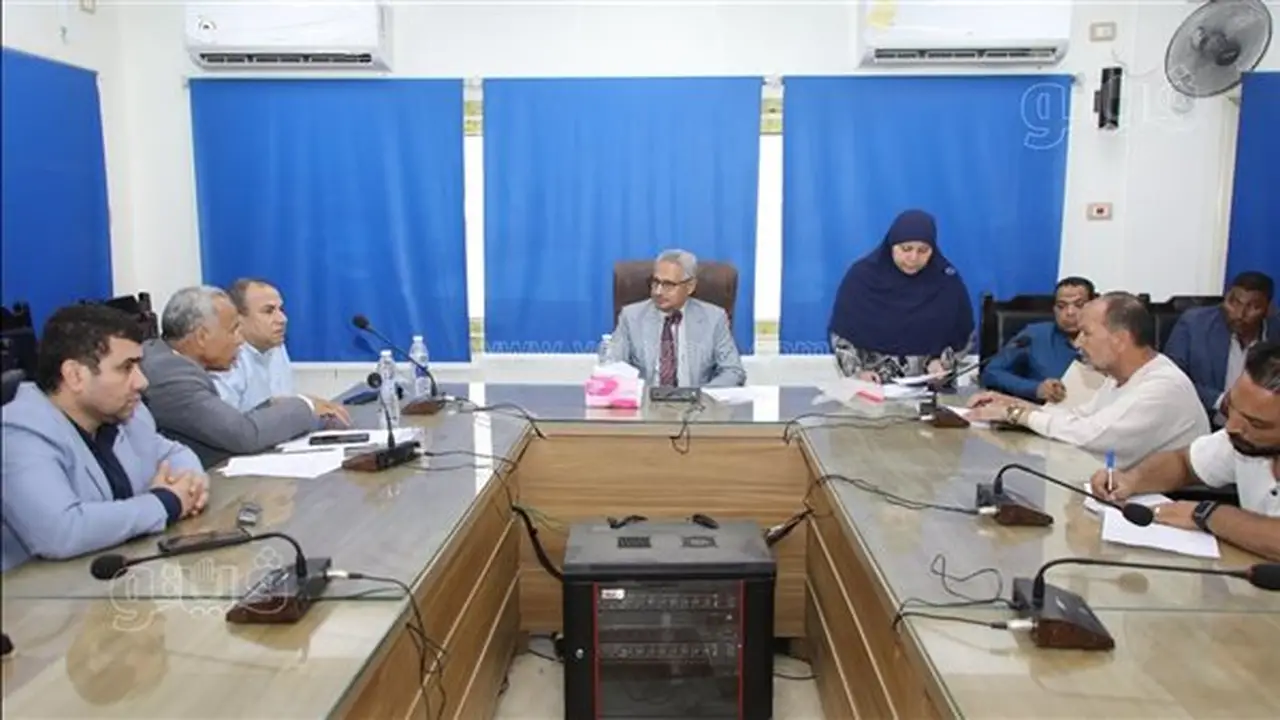 محافظ بني سويف يعقد لقاءً جماهيريًا بالواسطى لبحث شكاوى المواطنين