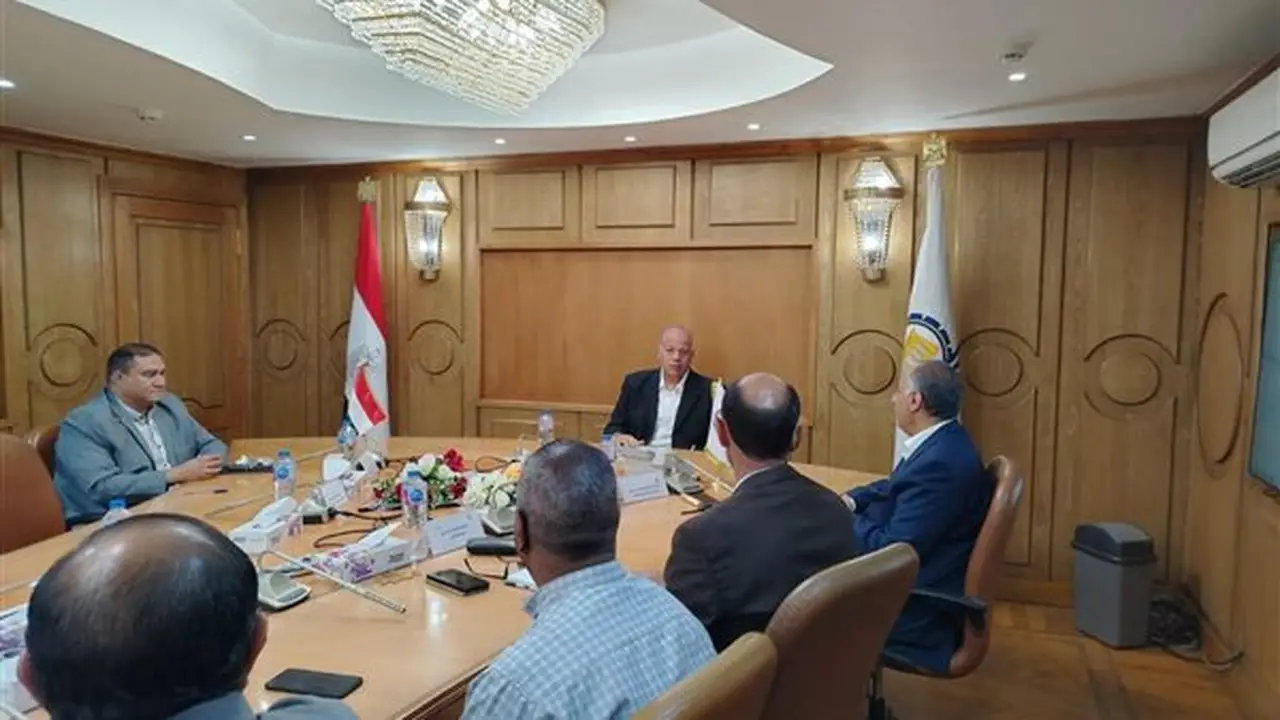 محافظة قنا تبحث آليات تطبيق دليل الهوية البصرية والطابع العمراني