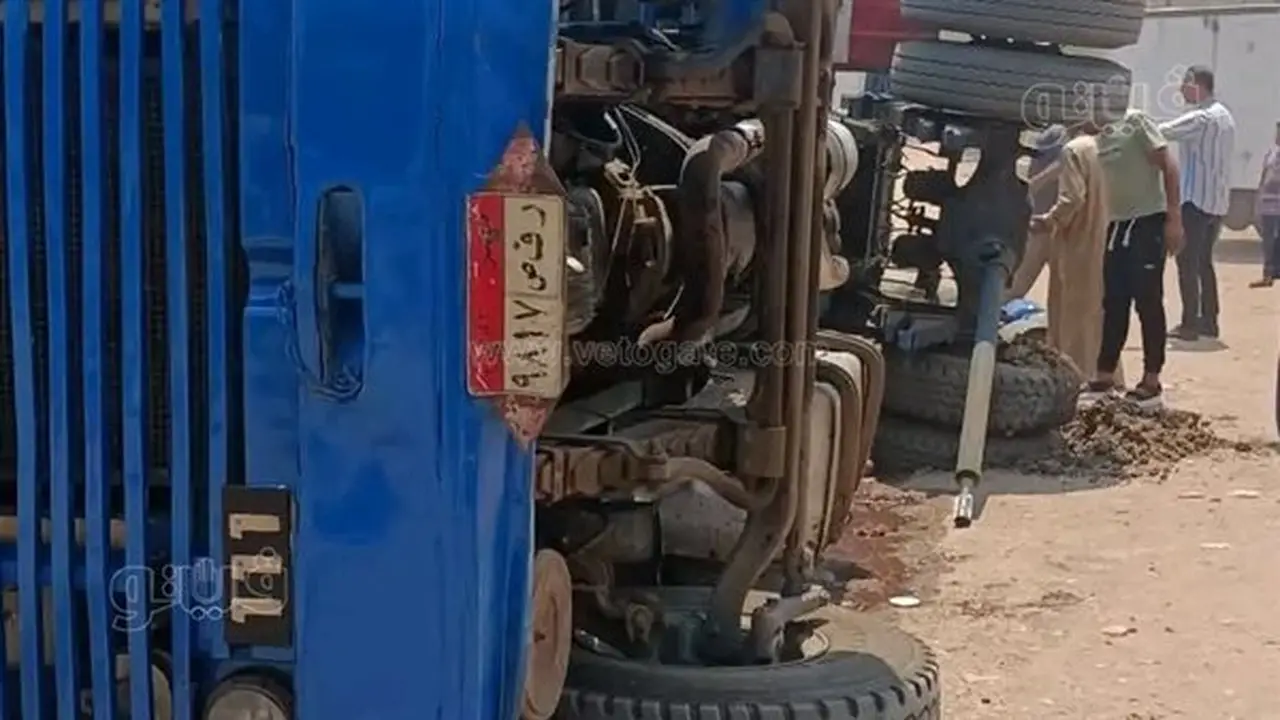 هبوط أرضي مفاجئ في الشرقية يغرز سيارة بوتاجاز والأهالي يحذرون من تكرار الكارثة