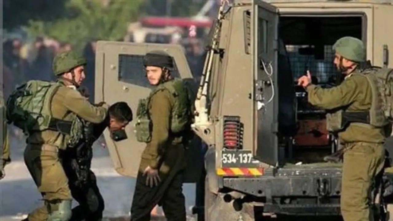 اعتقال 7 فلسطينيين وجرحى في اعتداء للمستعمرين جنوب الخليل