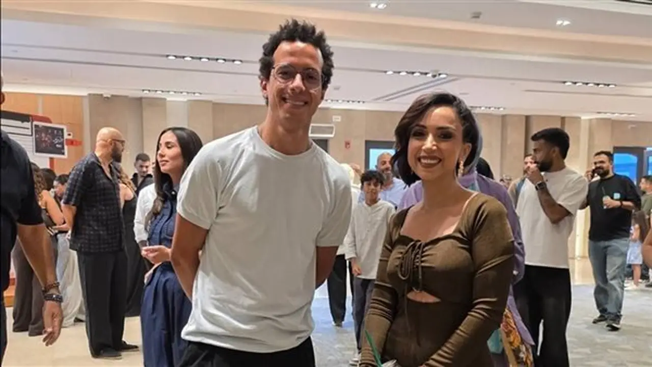 ريهام عزت: من خلف الكاميرا إلى خشبة المسرح في عرض “خيال مريض”