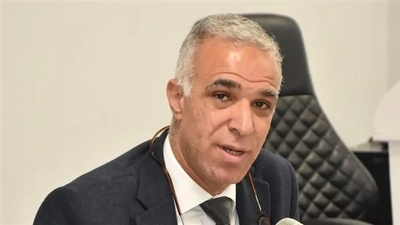 أستاذ عبريات: واشنطن تسعى للهيمنة على مضيق هرمز من خلال إغراءات اقتصادية لإيران