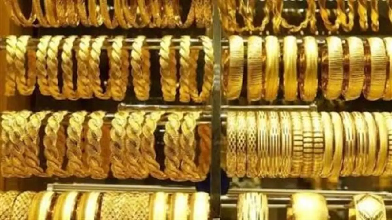 تراجع أسعار الذهب 2% بفعل تصاعد التوترات في الشرق الأوسط وتوقعات رفع الفائدة الأمريكية