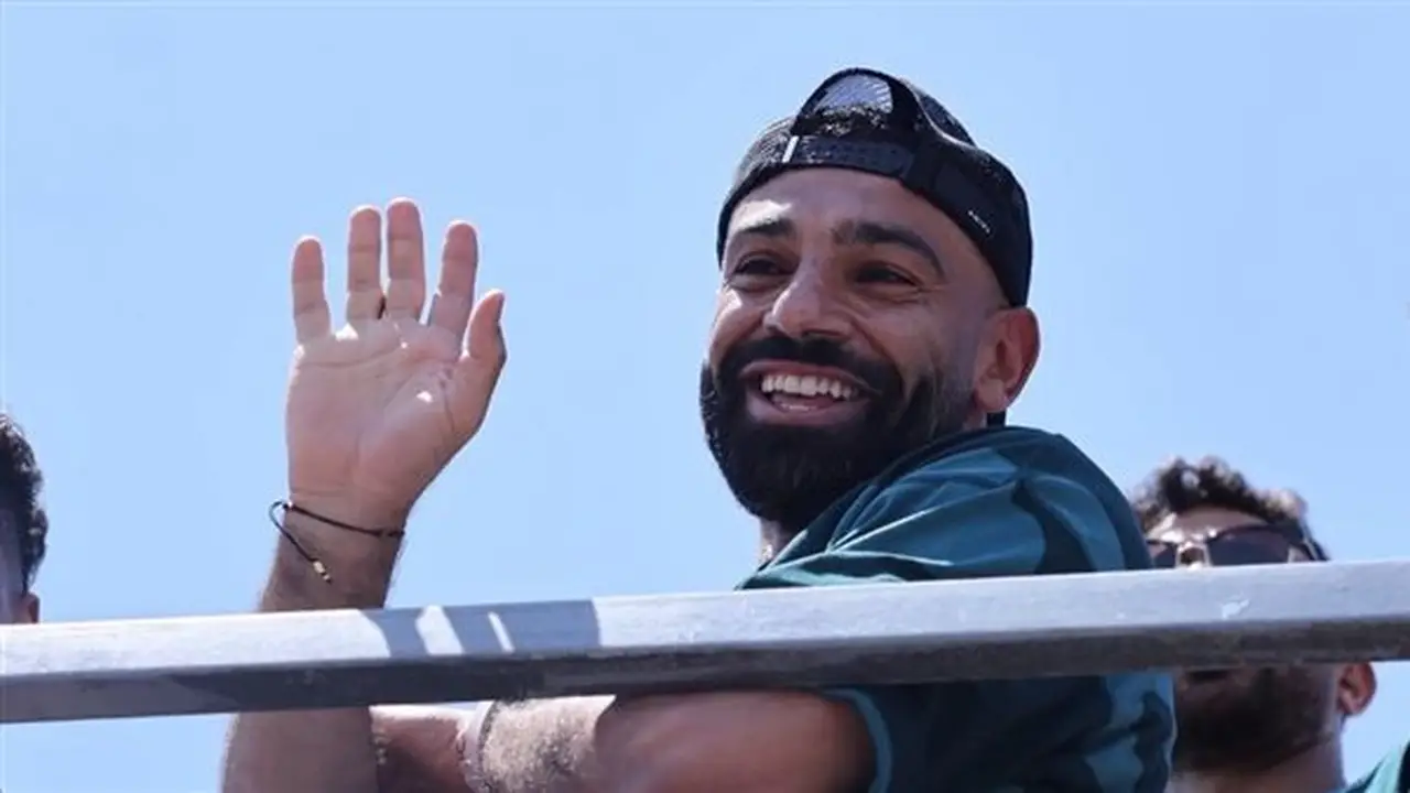 جماهير بشكتاش تطالب بالتعاقد مع محمد صلاح خلال تقديم تروسارد (فيديو)