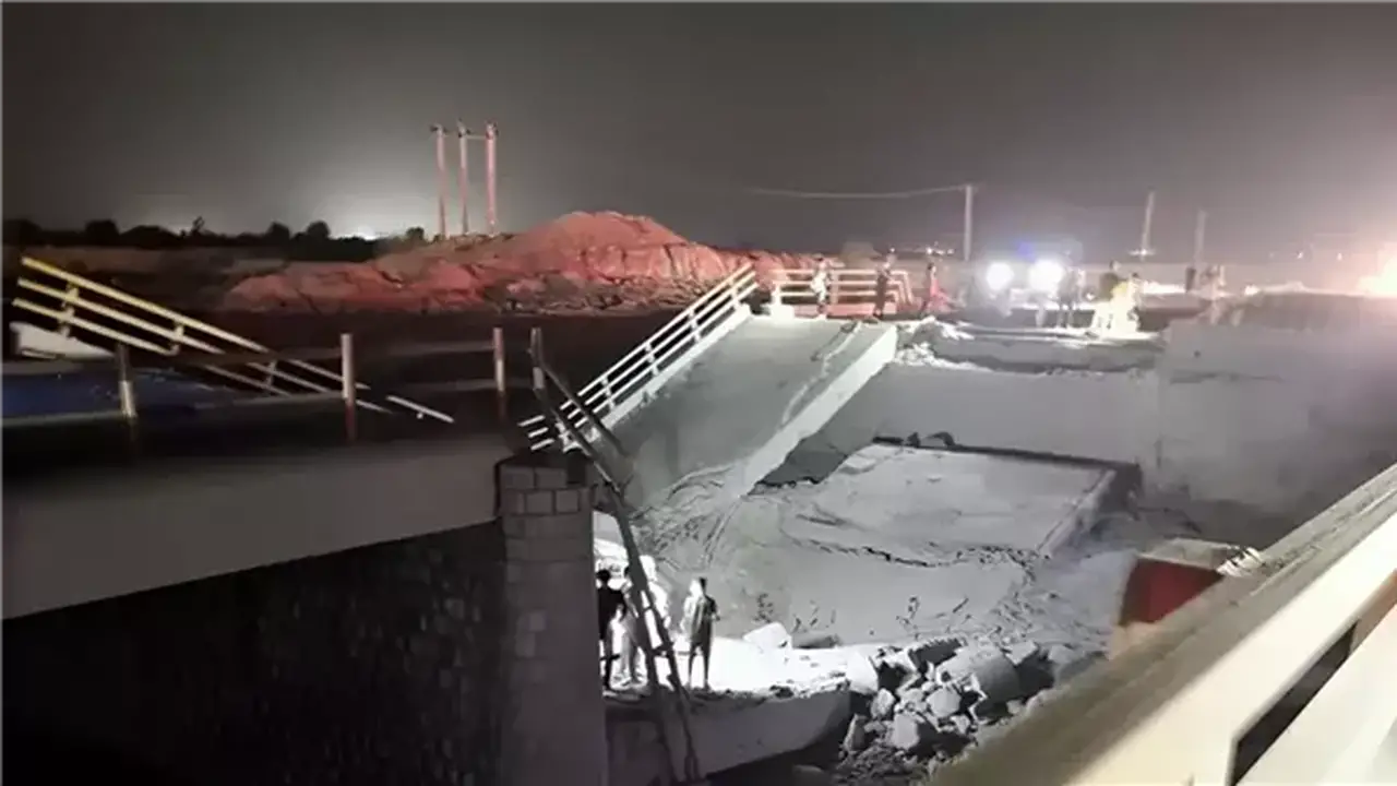 مسؤول أمريكي يكشف عن أهداف قصف الجسور في إيران: قطع إمدادات النظام