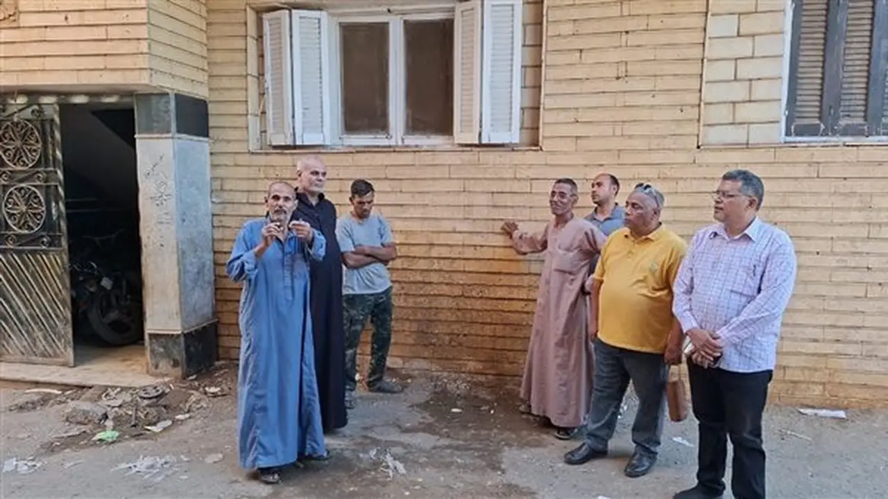 أهالي عرب أبو عيد بطوخ يستغيثون من تسرب مياه الصرف الصحي لجدران منازلهم بعد 20 عامًا من الوعود