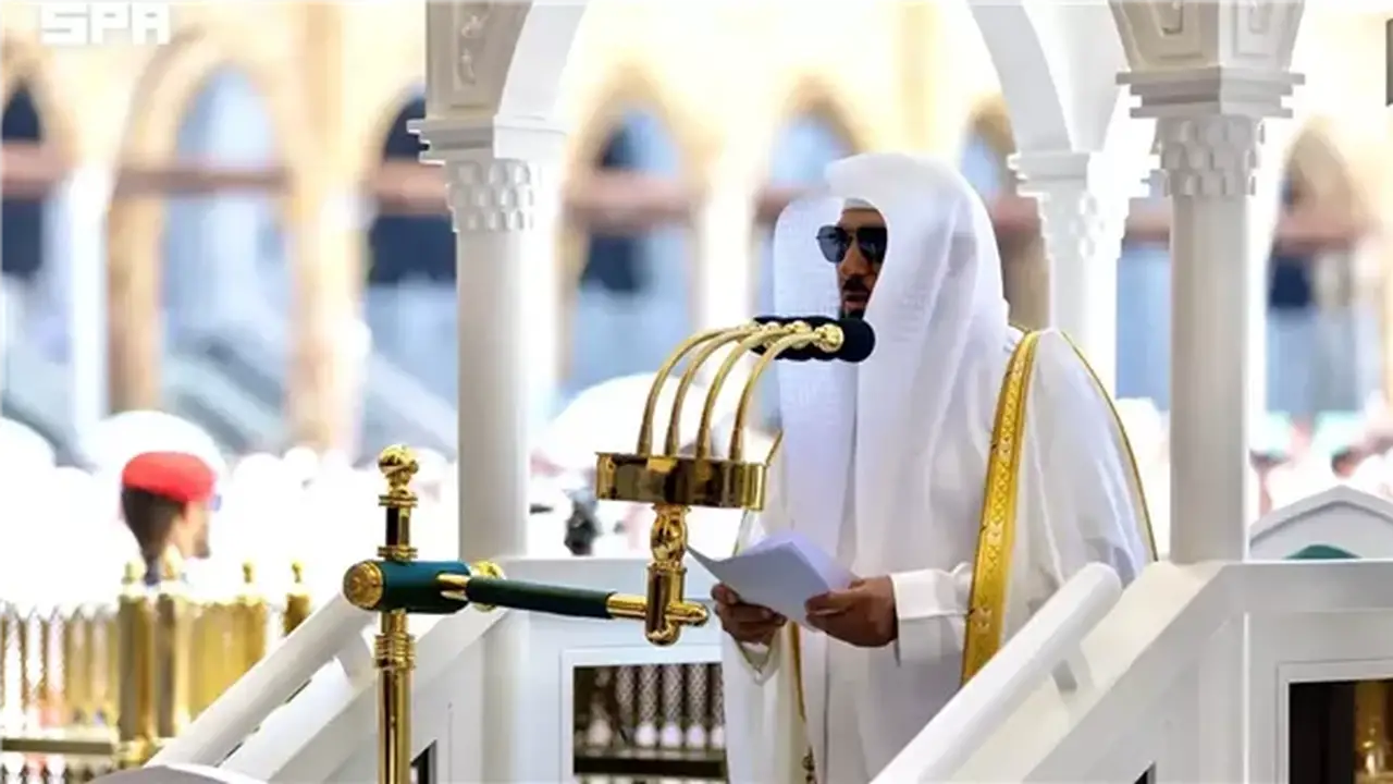 خطيب المسجد الحرام يكشف أسرار الاسمين الأعظم في الدعاء: يا حي يا قيوم