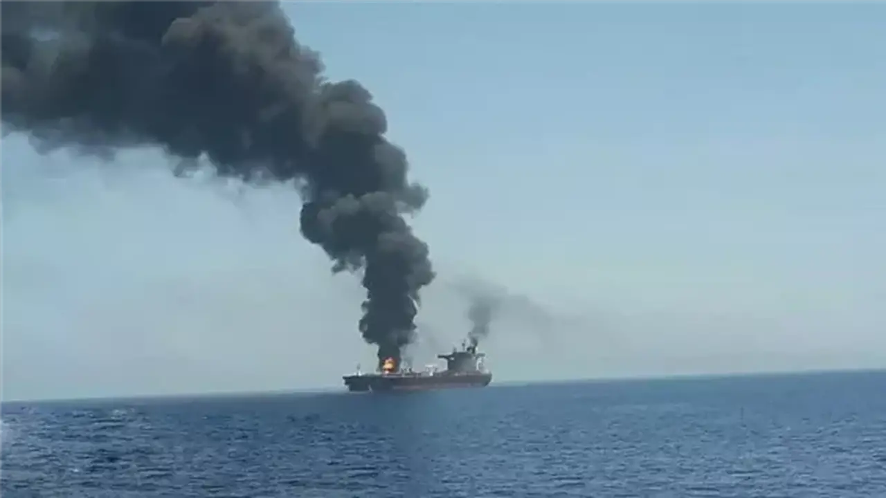 الحرس الثوري الإيراني: انفجار ناقلتي نفط في مسار ملغم بمضيق هرمز