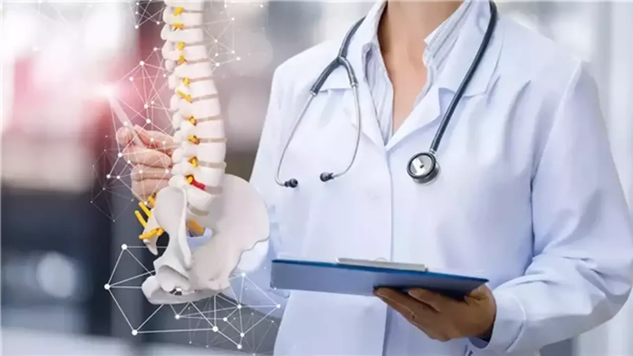 استشاري جراحة العظام يحذر: 4 علامات لآلام العظام ليلاً تستوجب زيارة الطبيب فوراً