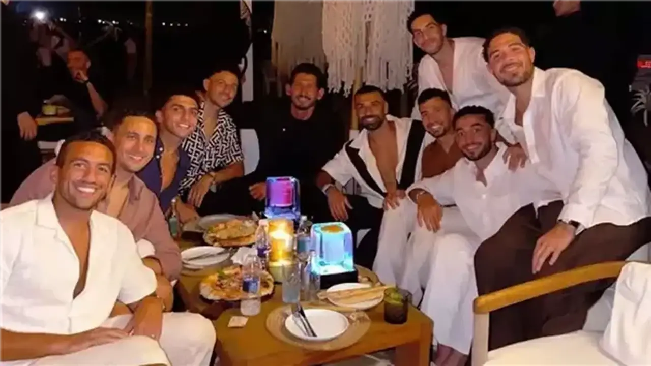 محمد صلاح يحضر عقد قران مصطفى شوبير ويشعل الأجواء (فيديو)