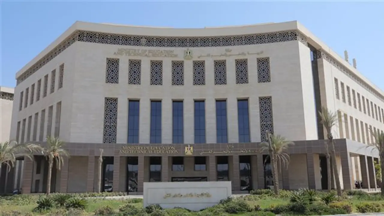 طلب إحاطة لمراجعة قرار منع تحويل الطلاب إلى الصف الثاني عشر بالنظام الدولي