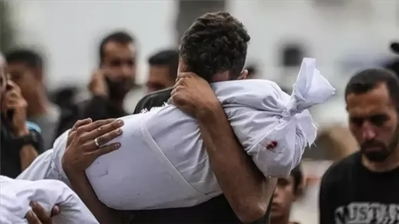 استشهاد ثلاثة فلسطينيين وإصابة آخرين جراء قصف الاحتلال الإسرائيلي لحي الزيتون في غزة