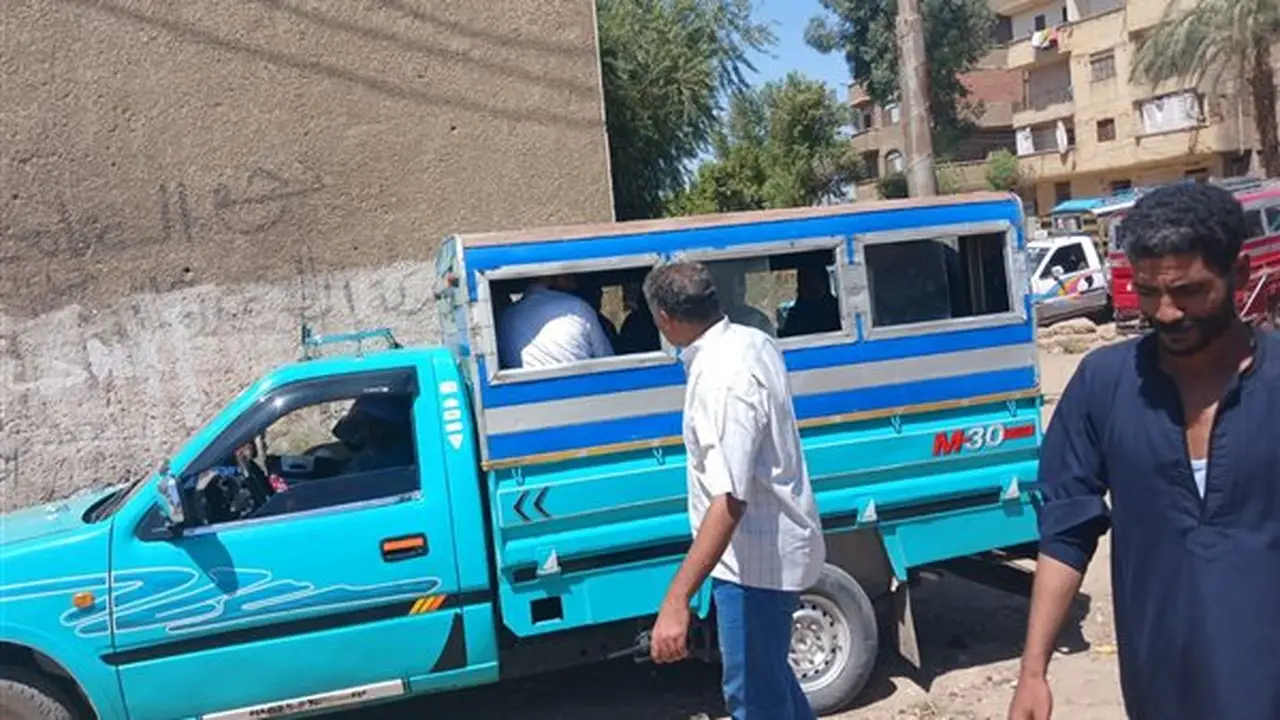 محافظ قنا يستجيب لمطالب الأهالي بنقل موقف سيارات “المسيد والكلالسة” إلى منطقة النفق بقوص (صور)