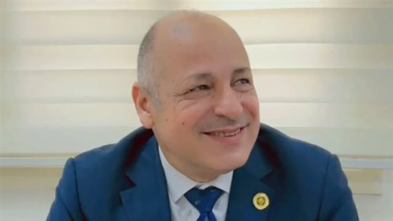 اللواء عادل العمدة: اضطرابات مضيق هرمز ترفع أسعار النفط وتزيد التضخم العالمي