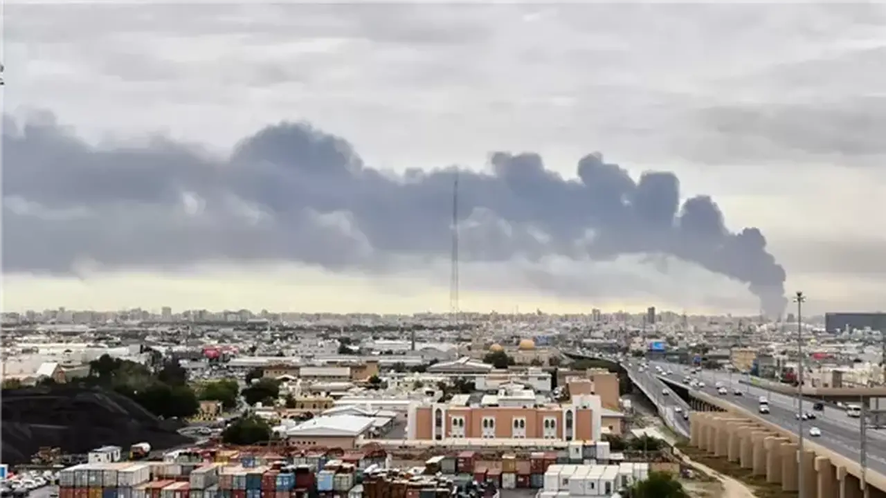 الكويت: إصابات في صفوف رجال الإطفاء وعامل في القطاع النفطي جراء حرائق نتيجة هجمات إيرانية