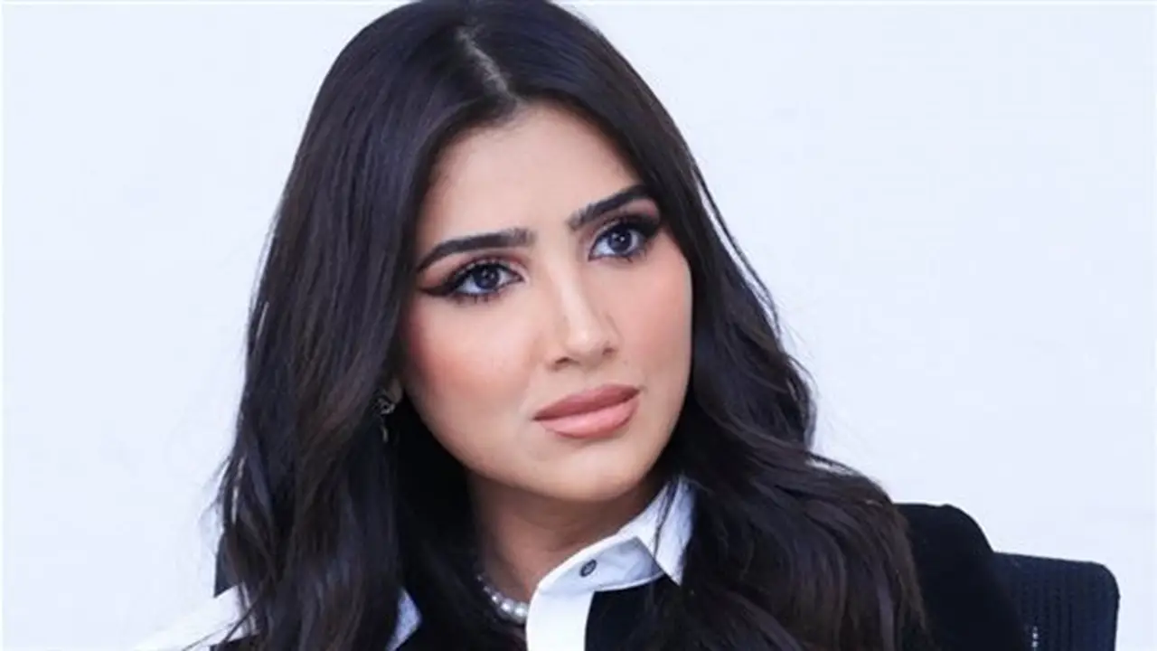 مي عمر تعزز نشاطها الفني بتوقيع عقد بطولة فيلم ومسلسل جديدين