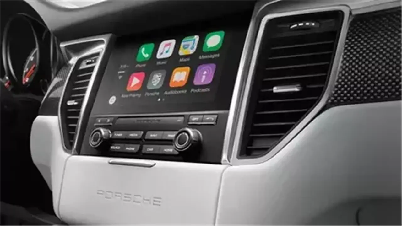 آبل تضيف ميزة تشغيل الفيديو إلى CarPlay مع iOS 27 بشروط محددة