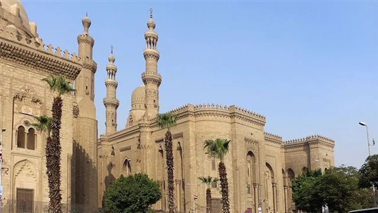 مواقيت الصلاة اليوم الأحد: أوقات أذان الظهر في القاهرة والمحافظات