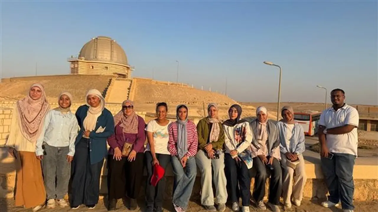 زيارة علمية لطلاب القطاع الصحي من جامعة القاهرة الأهلية إلى مرصد القطامية (صور)